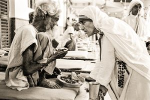 INDIA - OCTOBER 01: Mother Teresa and the poor in Calcutta, India in October, 1979. (Photo by Jean-Claude FRANCOLON/Gamma-Rapho via Getty Images)